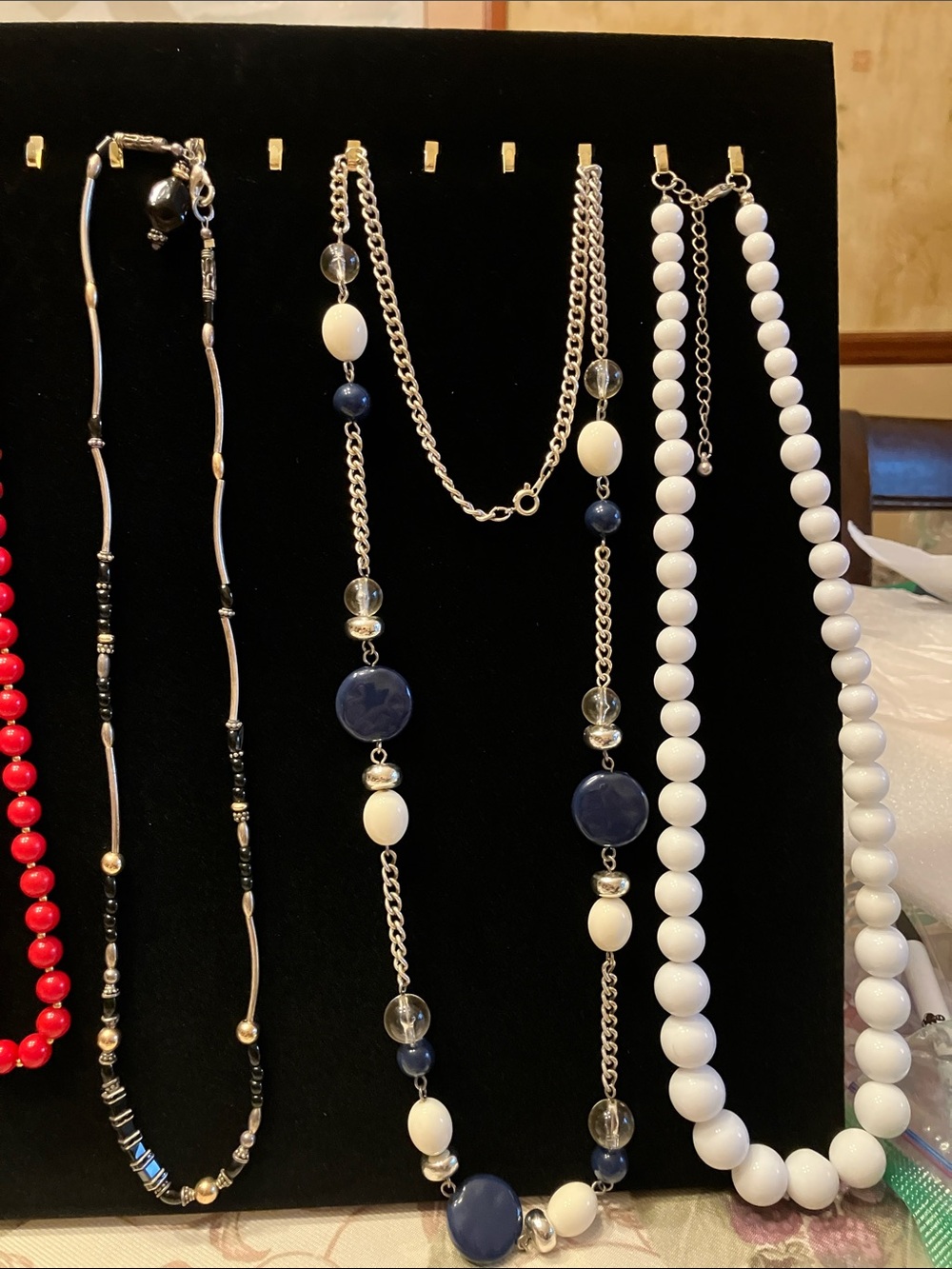 BUNDLE SALE 7 NECKLACES AND 2 PAIRS OF PIERCED EARRINGS. - Picture 11 of 13